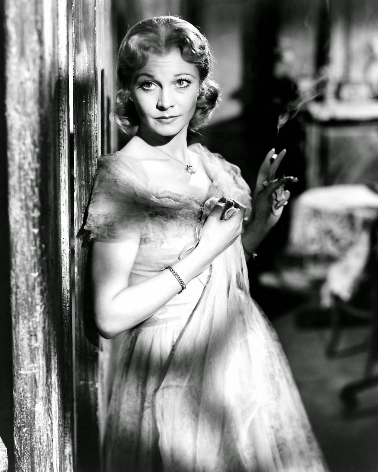 Blanche duBois is a weak, vulnerable and, ultimately, passive victim - by  Camille Saunders